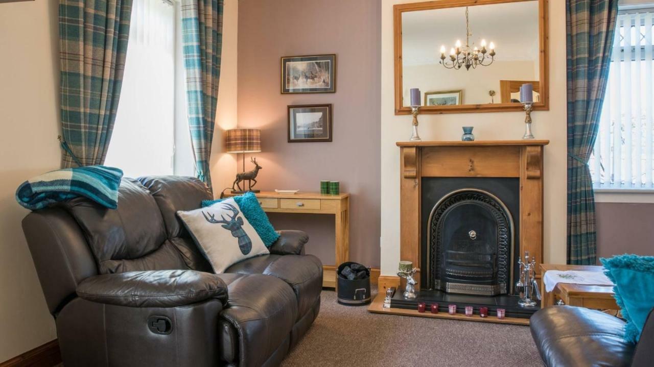 Traditional Scottish Cottage Airdrie Esterno foto