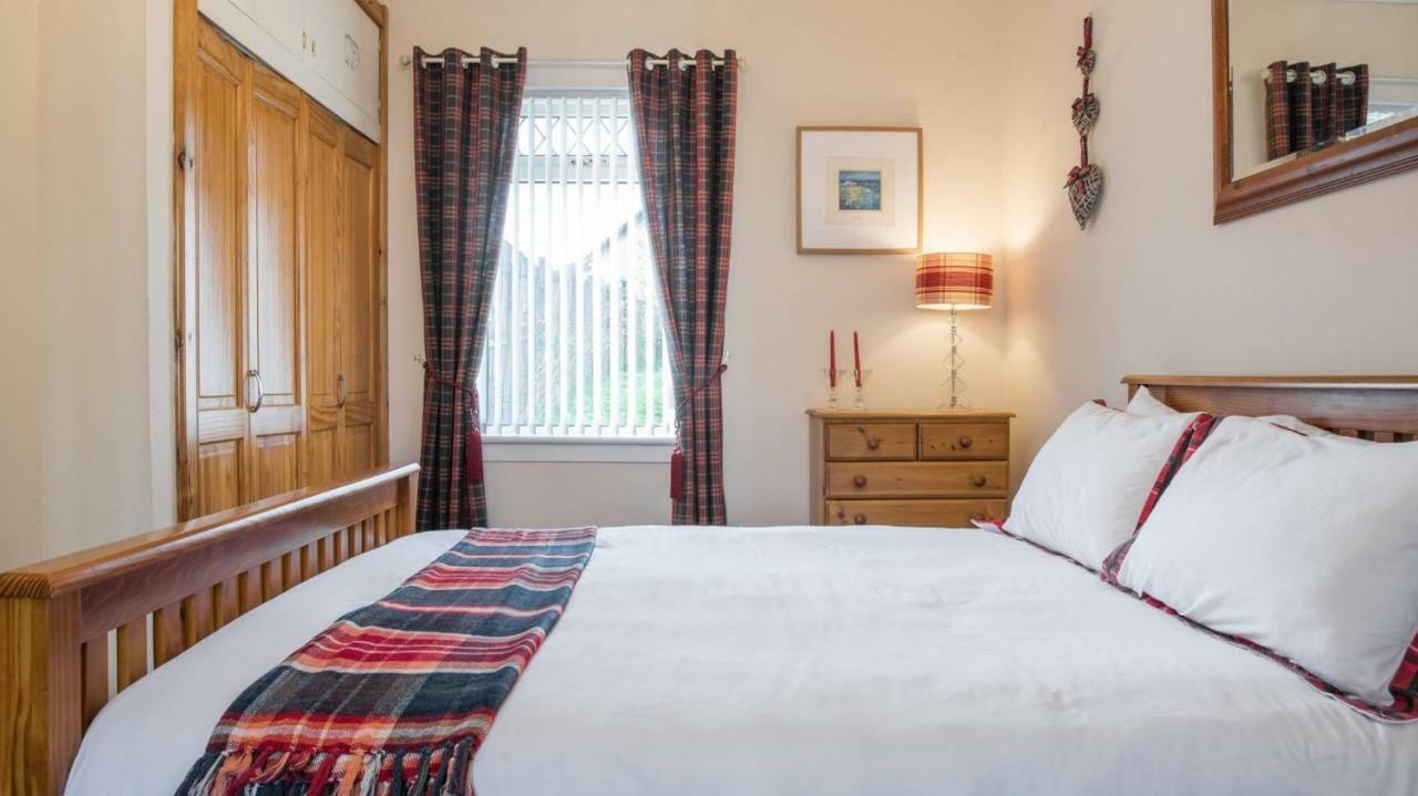 Traditional Scottish Cottage Airdrie Esterno foto