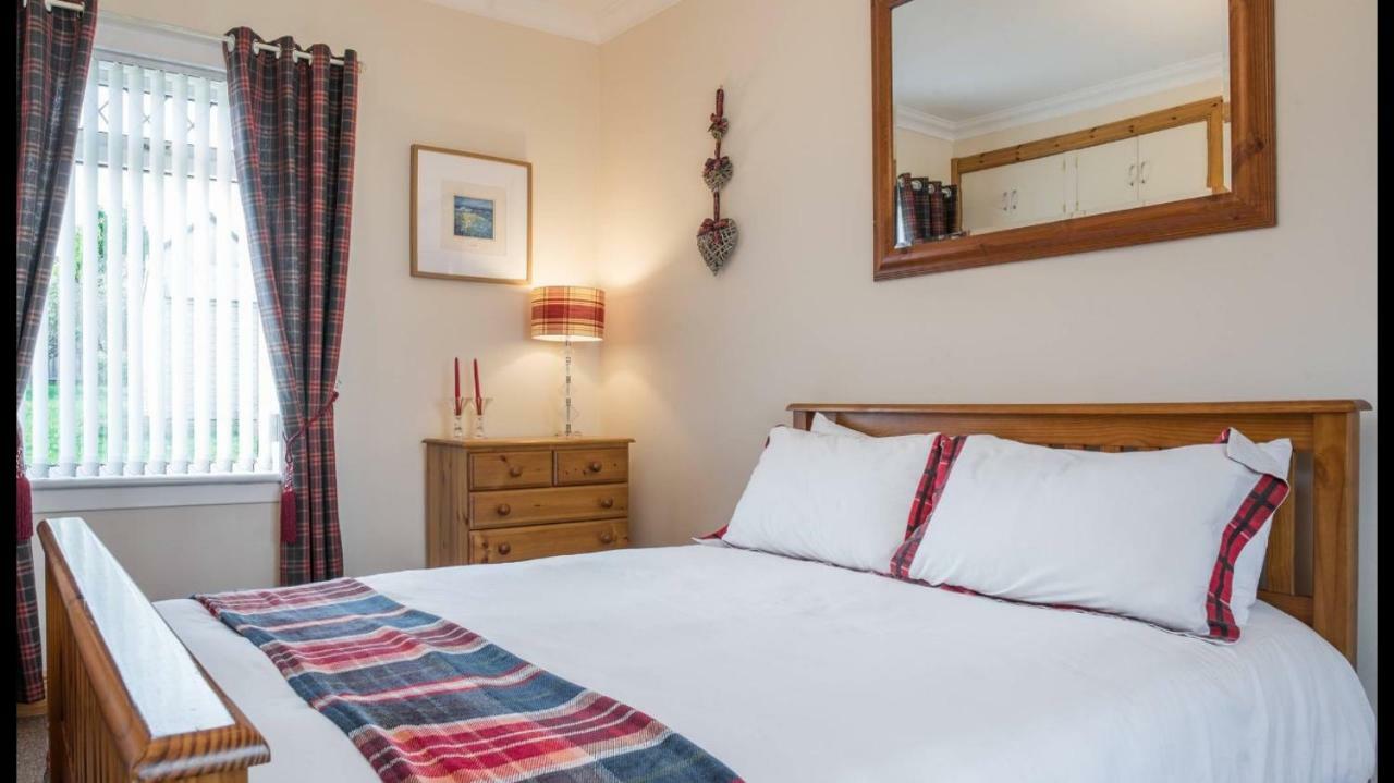 Traditional Scottish Cottage Airdrie Esterno foto